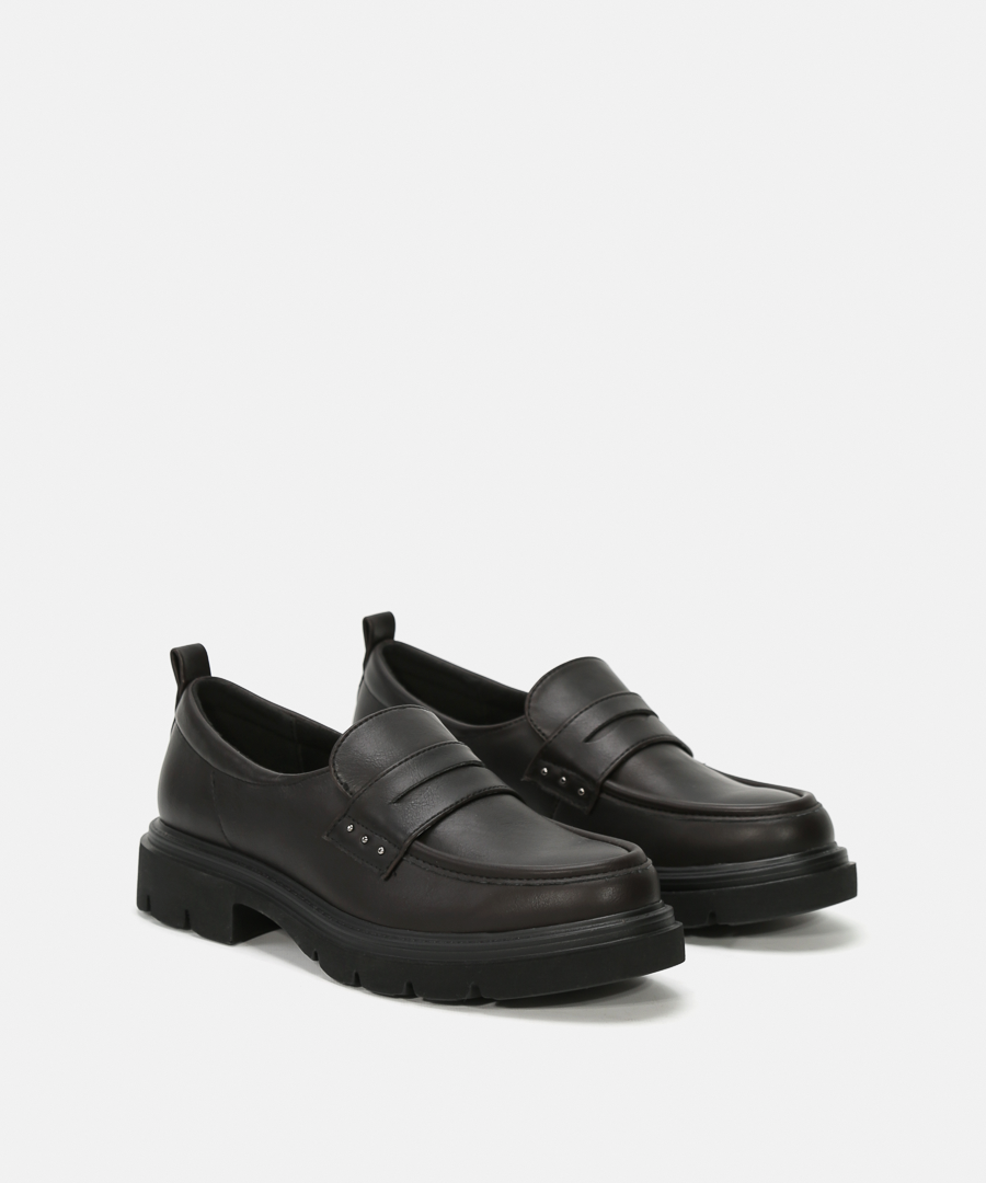 Mocassins detalhe tachas